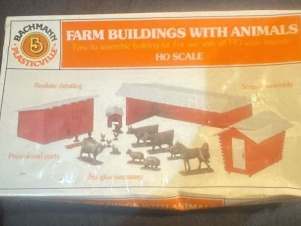 Bachmann Plasticville Farm Buildings With Animals HO Scale Item No. 45152